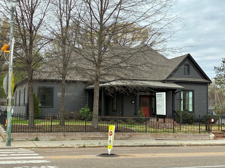 More Photos Of 981 S Cooper St, Memphis Freestanding For Lease