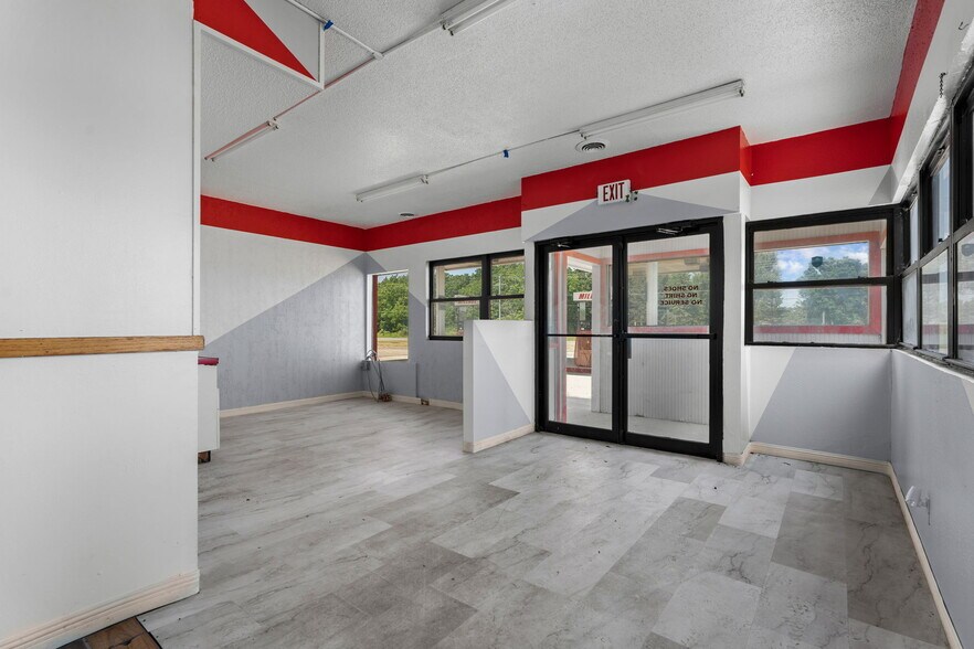 More Photos Of 3401 W Oakland Ave, Austin Truck Stop For Sale