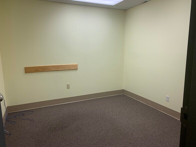 More Photos Of 32 Paint St, Port Hawkesbury Office For Lease
