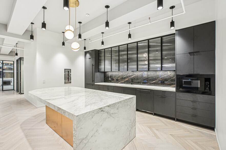 More Photos Of 1501 Broadway, New York Office For Lease