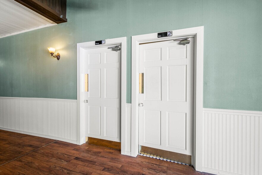 More Photos Of 20 Center St, Batavia Restaurant For Sale