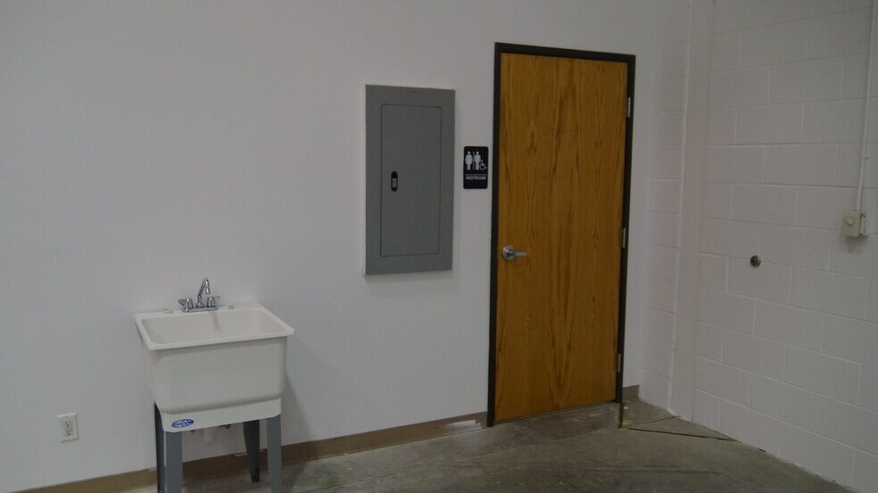 More Photos Of 12801 Silver Lake Rd, Brighton Manufacturing For Sale