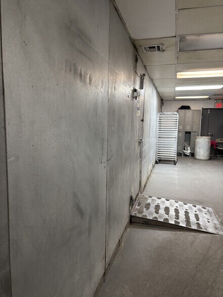 More Photos Of 56 Cortland Ave, Dumont Showroom For Lease