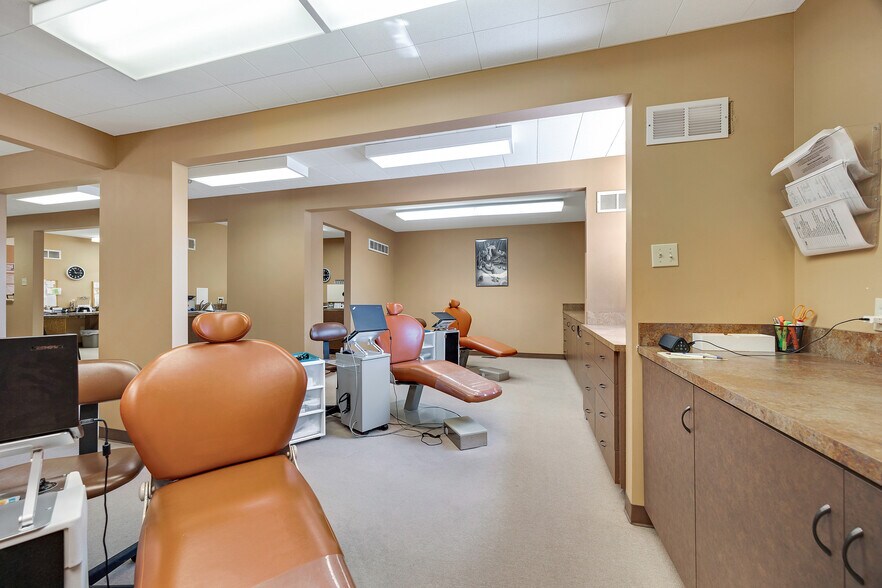 More Photos Of 405 Cedar St, Pleasant Hill Medical For Sale