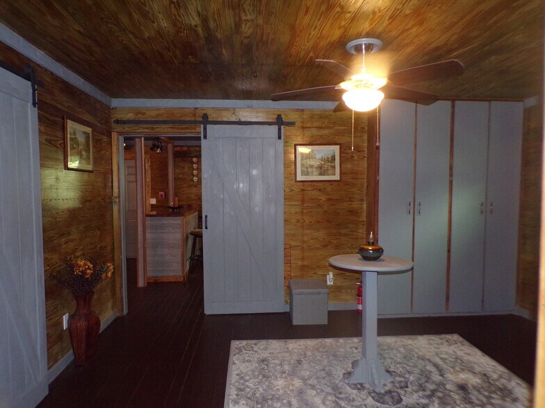 More Photos Of 450 S Oak St, Jackson Storefront Retail Office For Sale