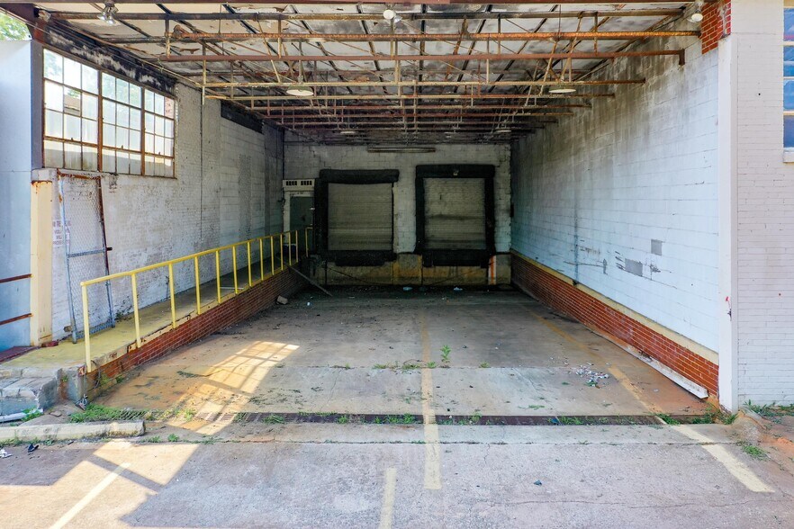 More Photos Of 1505 Buncombe Rd, Greenville Distribution For Sale