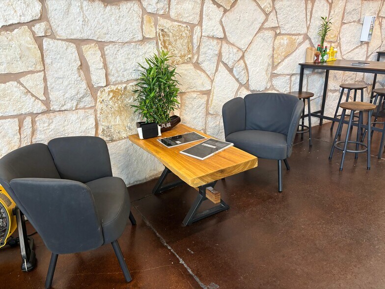 More Photos Of 13920 W Ronald Reagan Blvd, Leander Storefront For Lease