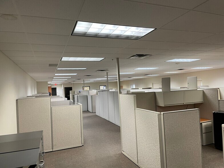 More Photos Of 899 W Highway 96, Shoreview Manufacturing For Lease