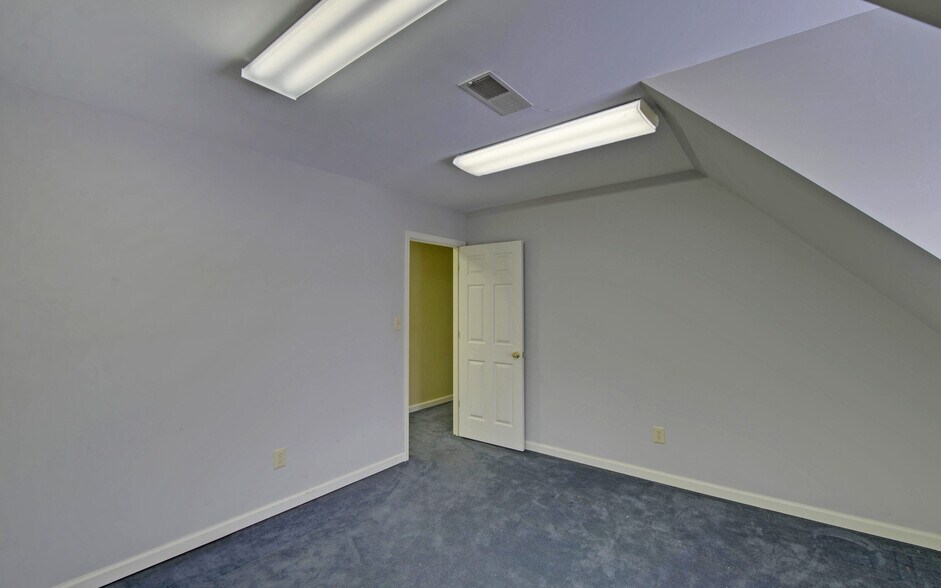 More Photos Of 131 W Savannah St, Toccoa Office For Lease