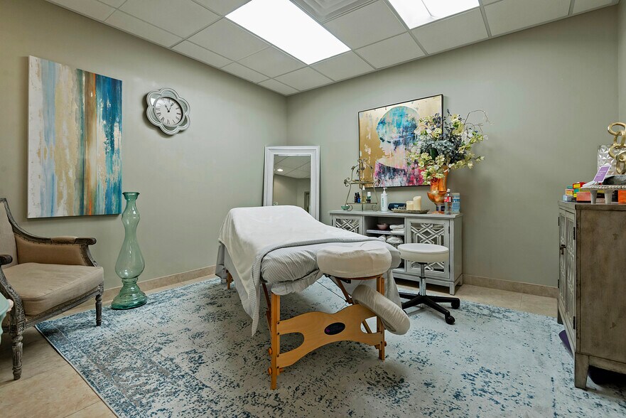 More Photos Of 7370-7430 Creek Rd, Midvale Office For Sale