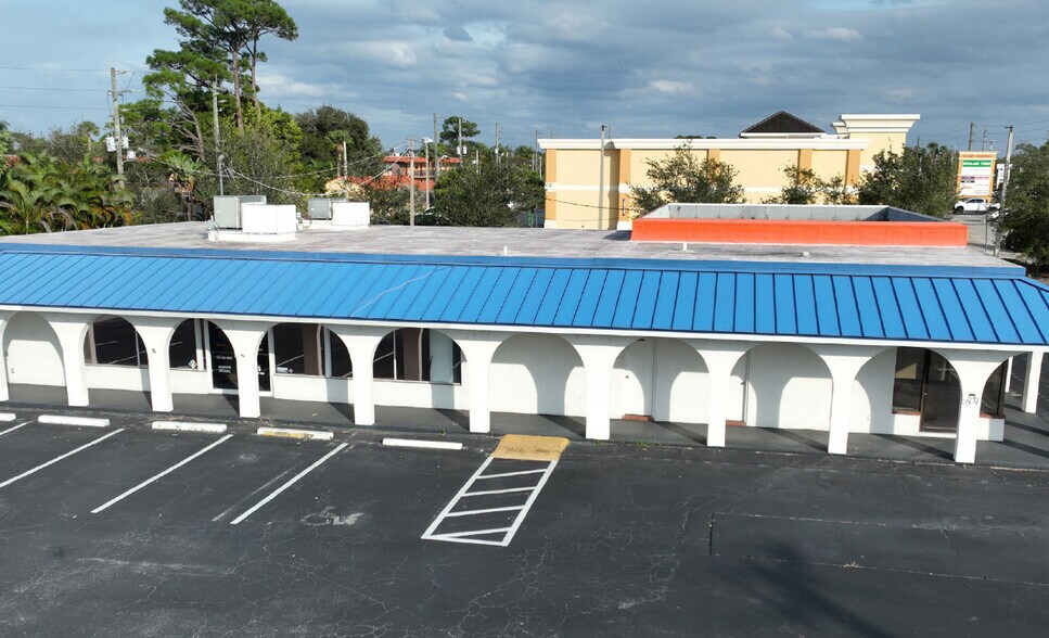 More Photos Of 275 SW Monterey Rd, Stuart General Retail For Lease