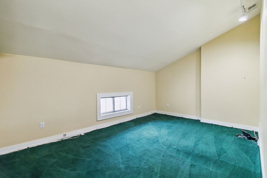More Photos Of 239 N Broadway, Lexington Office Residential For Sale