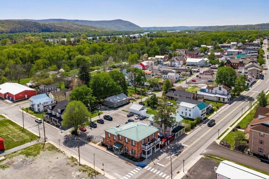 More Photos Of 219 N Market St, Selinsgrove Storefront Retail Residential For Sale