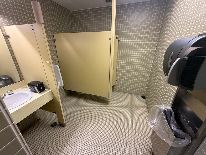 More Photos Of 128 E Commerce St, Aberdeen Storefront For Sale
