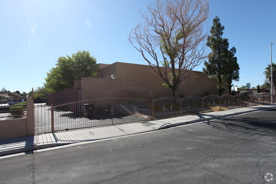 More Photos Of 5040 Edna Ave, Las Vegas Office For Lease
