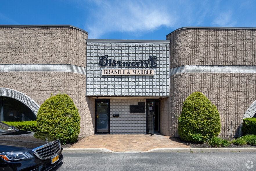 More Photos Of 331 Dante Ct, Holbrook Warehouse For Lease