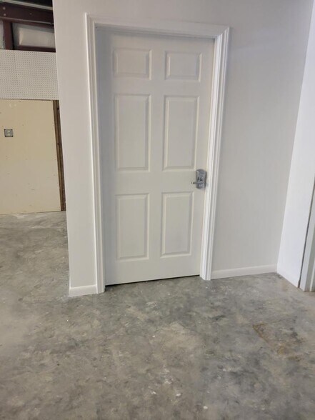 More Photos Of 4017 Interstate 10, Seguin Self Storage For Sale