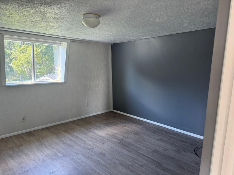 More Photos Of 254 N Division St, Oviedo Storefront Retail Office For Sale