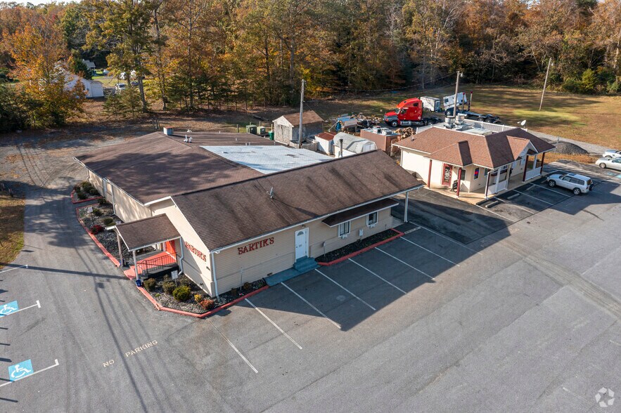 More Photos Of 7670 Hawthorne Rd, La Plata Bar For Sale