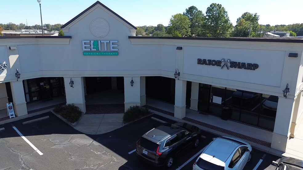 More Photos Of 1645 W Government St, Brandon Storefront For Lease