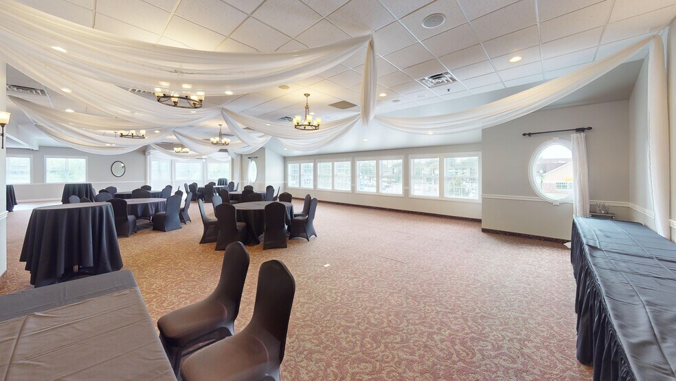 More Photos Of 2171 4th St, White Bear Lake General Retail For Lease