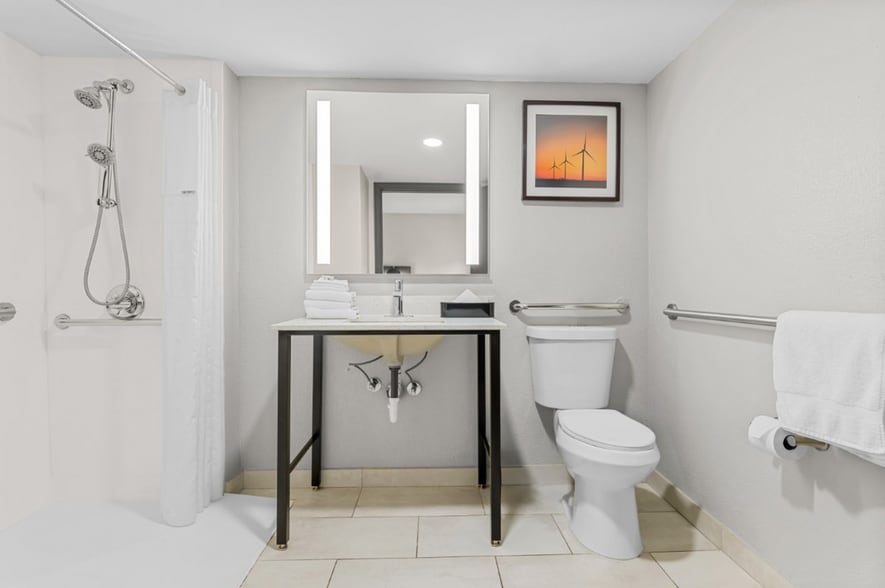 More Photos Of 4870 University Dr NW, Huntsville Hotel For Sale