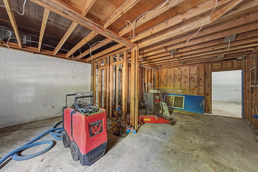 More Photos Of 23 Malcolm St, Morristown Industrial For Sale