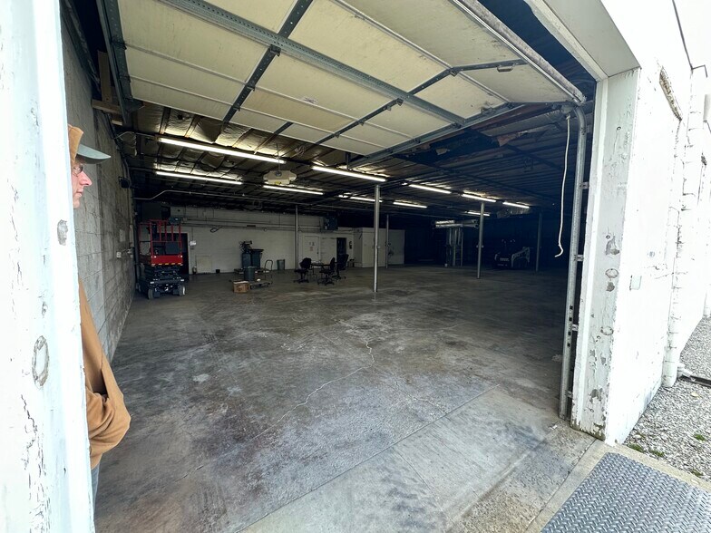 More Photos Of 645 Bellefontaine Ave, Marion Light Distribution For Sale