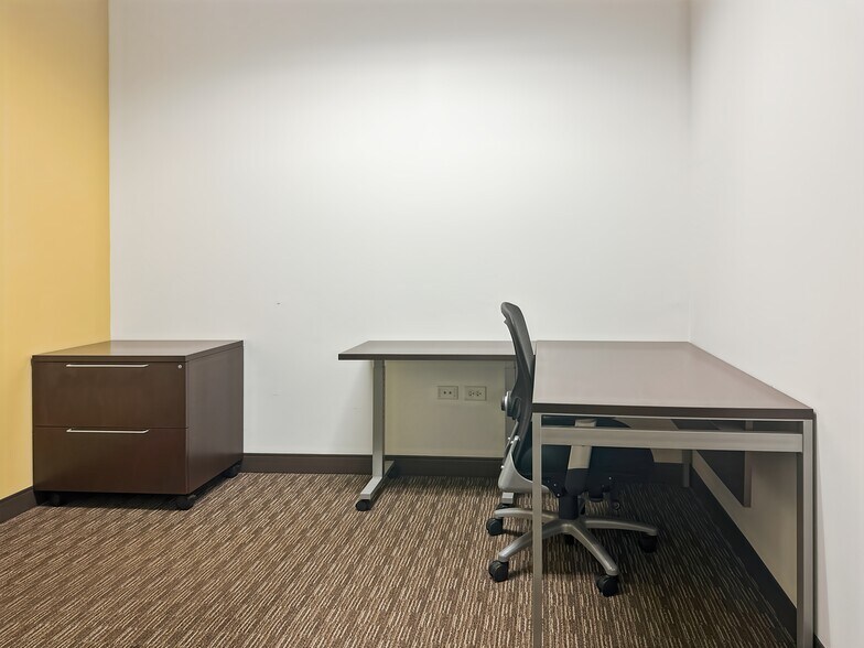 More Photos Of 100 S Saunders Rd, Lake Forest Coworking Space