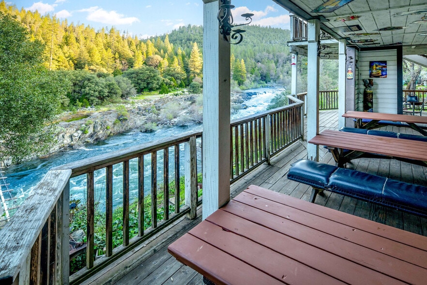 More Photos Of 15432 Washington Rd, Washington Storefront Retail Residential For Sale