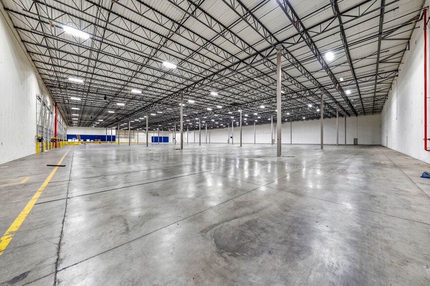 More Photos Of 4689 Industry Dr, Medford Distribution For Lease