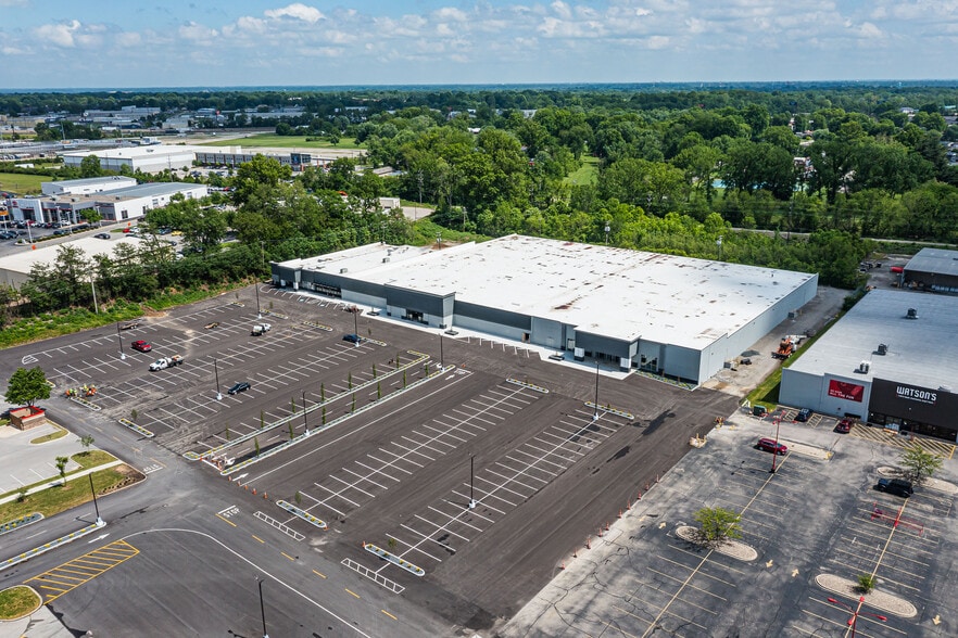 More Photos Of 748-754 E Lewis and Clark Pky, Clarksville General Retail For Lease