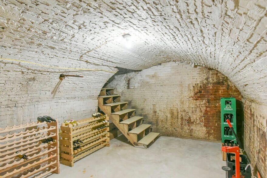 More Photos Of 827 Philadelphia Ave, Chambersburg Specialty For Sale