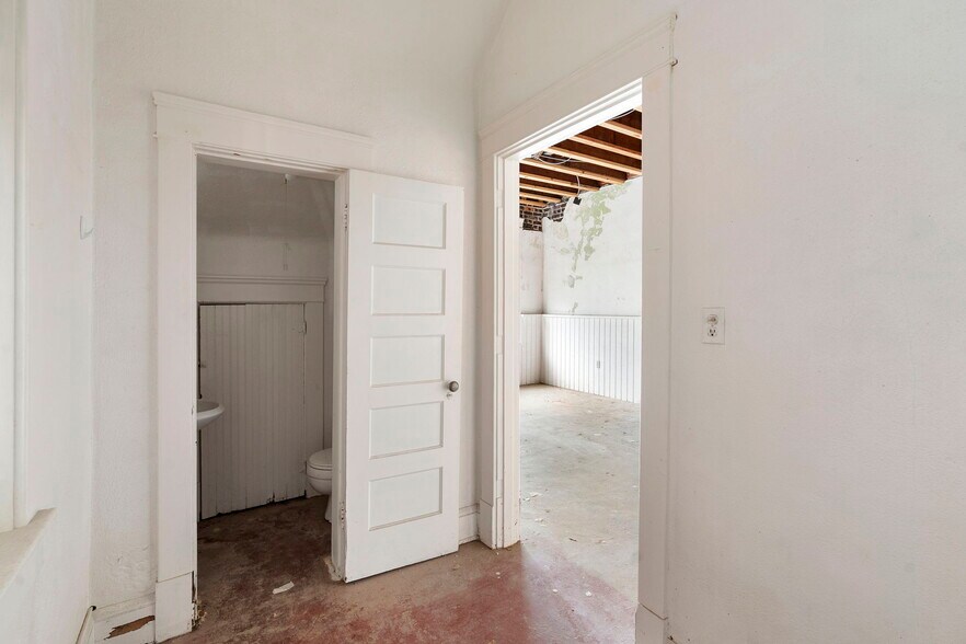 More Photos Of 204 Magnolia St, New Smyrna Beach Restaurant For Sale