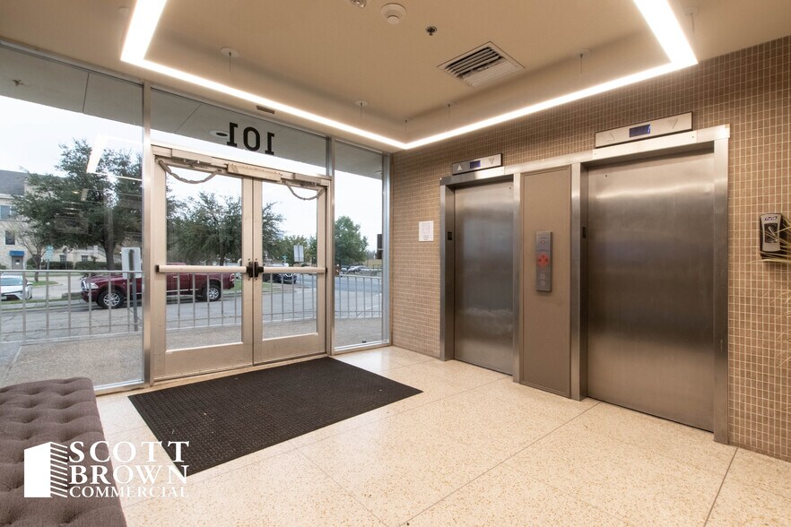 More Photos Of 101 S Locust St, Denton Loft Creative Space For Lease