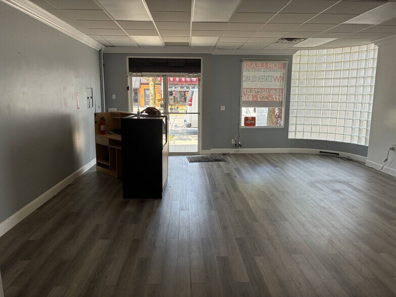 More Photos Of 4022 Hylan Blvd, Staten Island Storefront Retail Residential For Lease