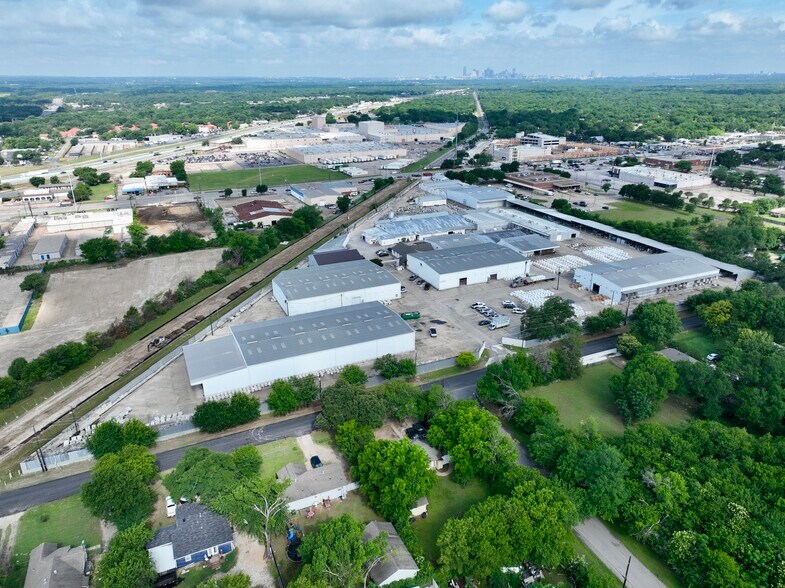More Photos Of 301 Pleasant Dr, Dallas Warehouse For Lease