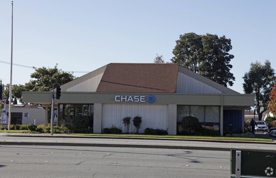 More Photos Of 18499 Hesperian Blvd, San Lorenzo Bank For Lease