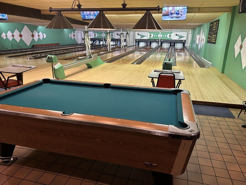 More Photos Of 1031 Mills St, Black Earth Bowling Alley For Sale