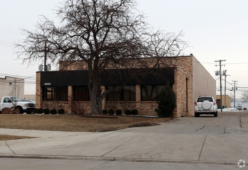 Primary Photo Of 32250 Howard Ave, Madison Heights Warehouse For Lease
