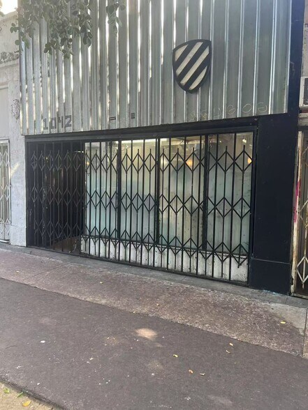 More Photos Of 1040-1050 S Olive St, Los Angeles General Retail For Sale