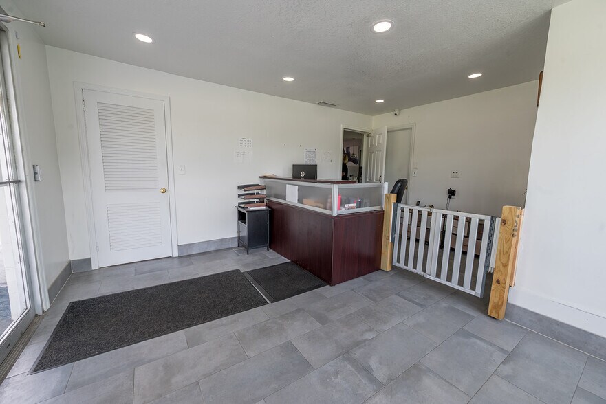More Photos Of 1757 N Temple Ave, Starke Hotel For Sale