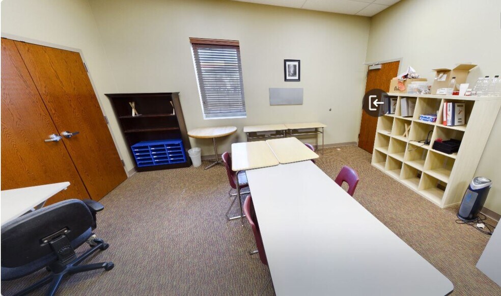 More Photos Of 180 S 8th St, West Dundee Freestanding For Sale