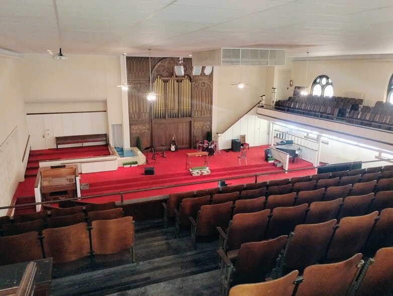 More Photos Of 906 Elm St, Coffeyville Religious Facility For Sale