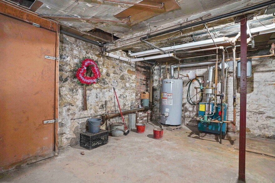 More Photos Of 6703 Myrtle Ave, Glendale Apartments For Sale