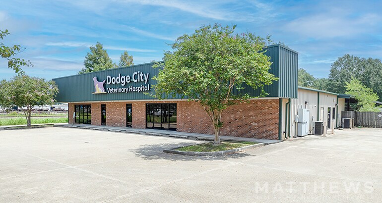 Primary Photo Of 102 Hatchell Ln, Denham Springs Veterinarian Kennel For Sale