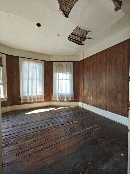 More Photos Of 2020 N Main St, Jacksonville Specialty For Sale