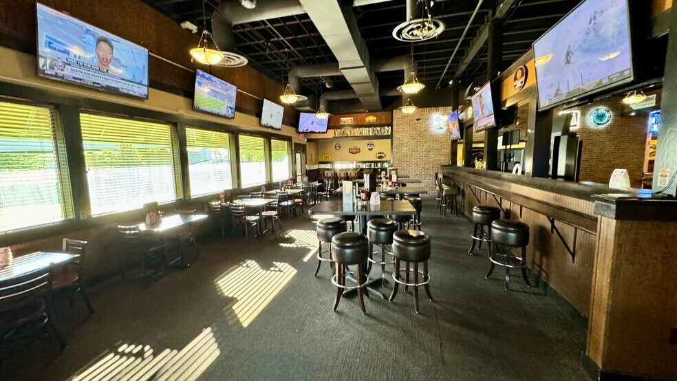 More Photos Of 3333 Hwy 10 E, Moorhead Restaurant For Lease