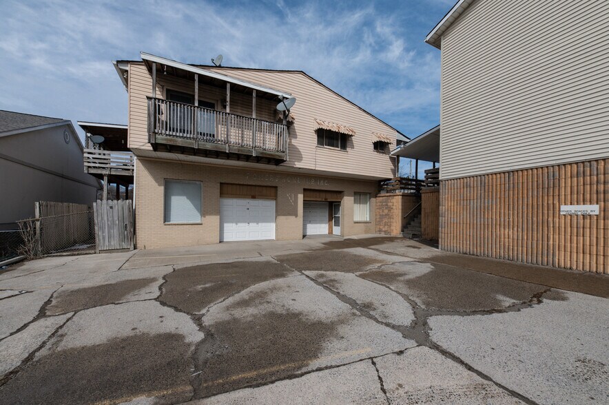 More Photos Of 18 Powers Ct, Westover Apartments For Sale