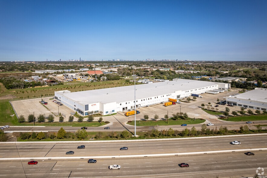 More Photos Of 8520 S Sam Houston Pky W, Houston Warehouse For Lease